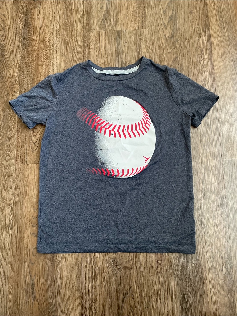 Old Navy Gray Short-Sleeve Tee with White and Red Baseball Graphic Boys Size M 8